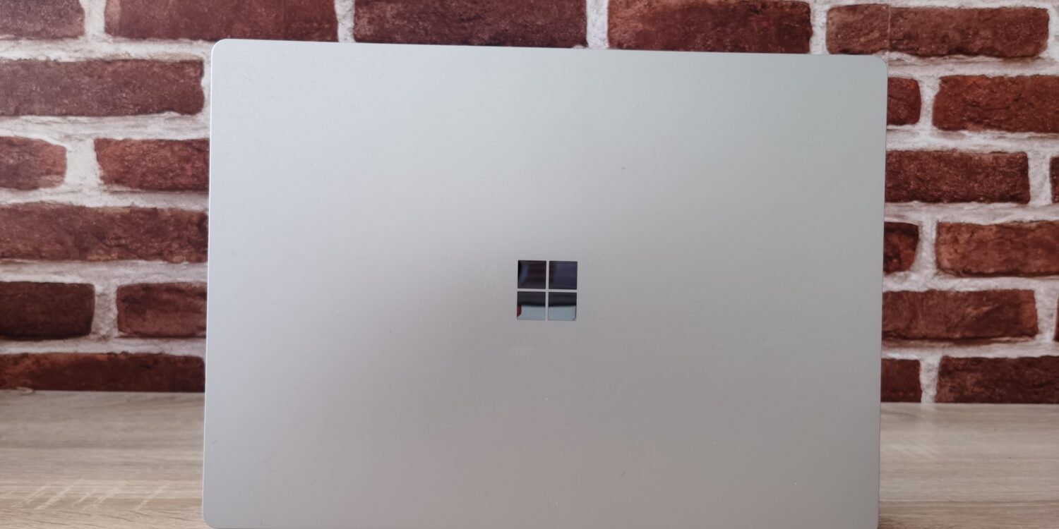logo windows 10 na laptopie